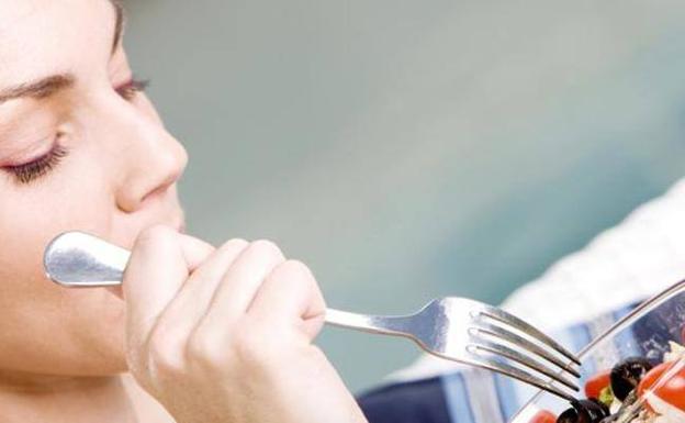 comer con restricción de tiempo